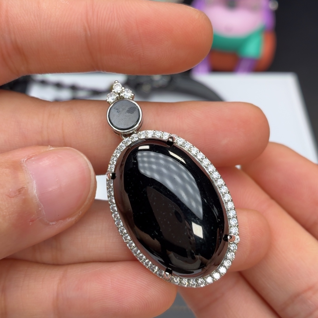 芊***芊翡翠银S925镶嵌颈饰墨翠