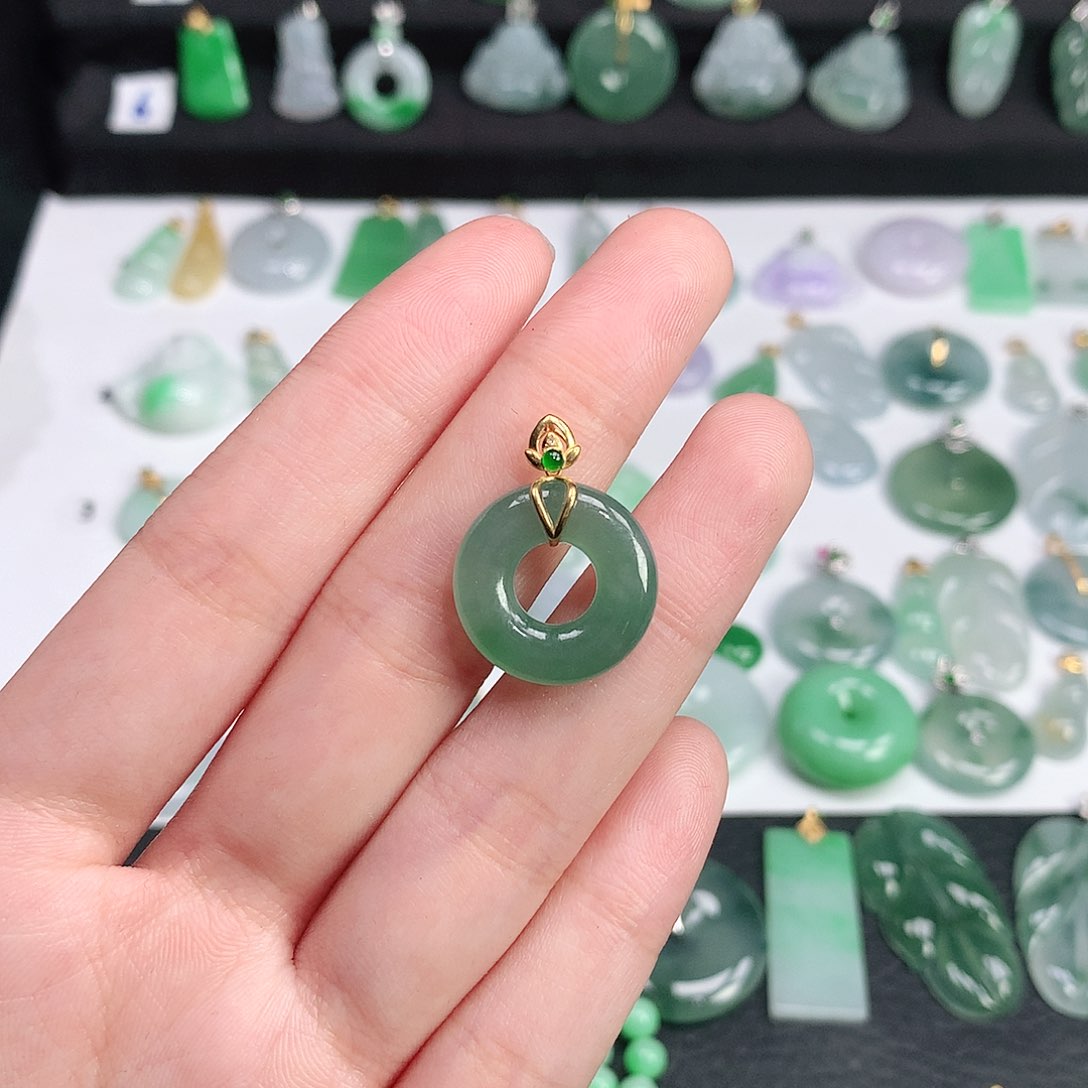 翡翠颈饰未镶嵌翡翠