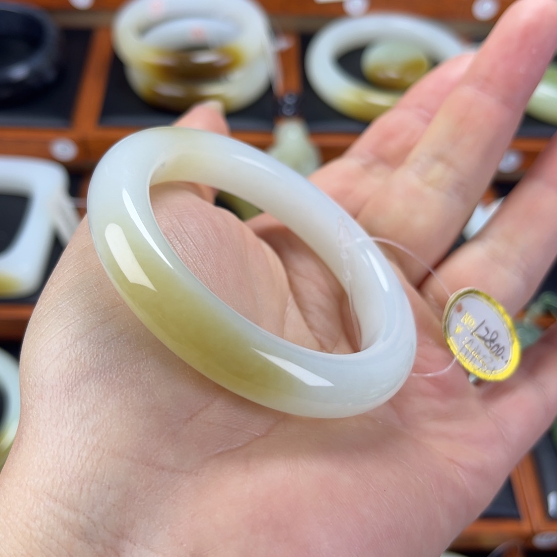 和田玉（糖玉）手镯未镶嵌52.53双糖