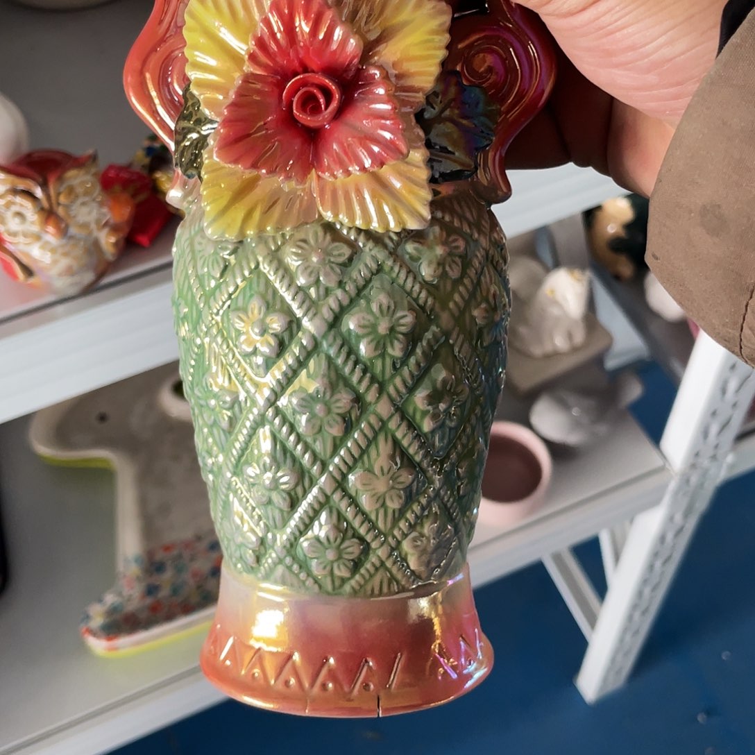 摆件艾***生瑕疵。                