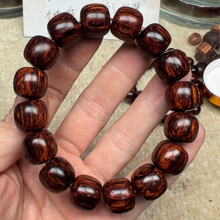 木本海南红降1314老型黑金满纹迦南香