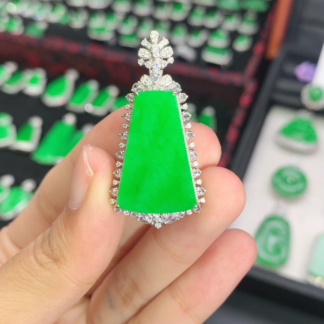 翡翠18K金镶嵌吊坠(不含链)