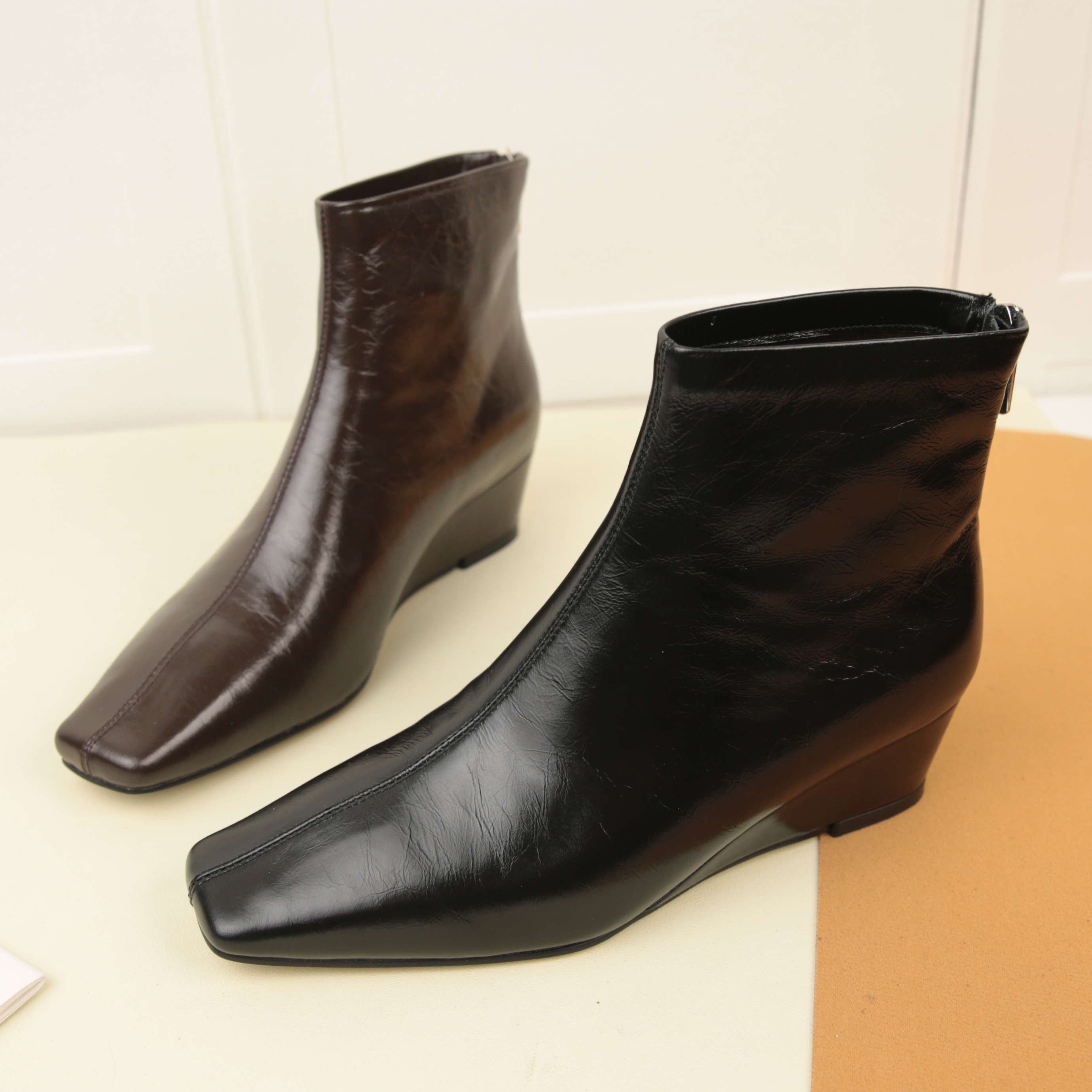 4069冬季新款法式坡底方头后拉链短靴女百搭气质单里瘦瘦靴