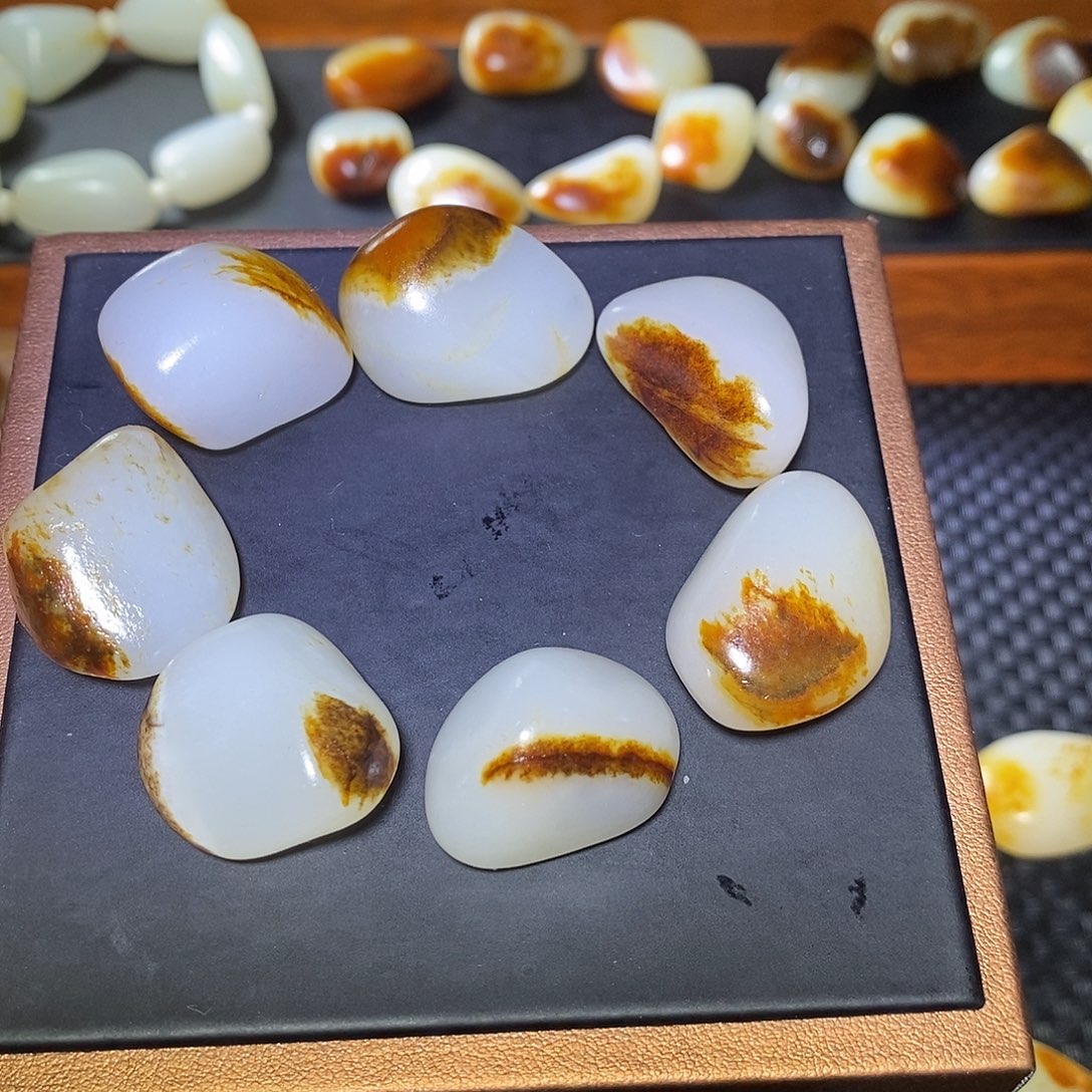 和田玉未镶嵌手串