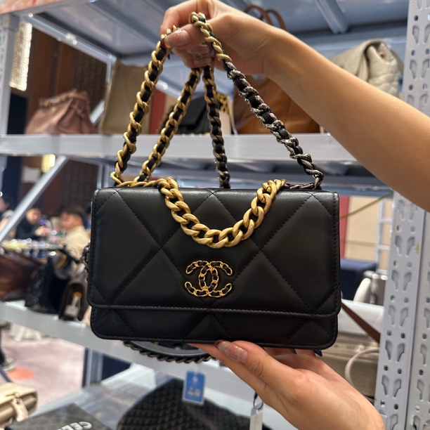 99新 Chanel/香奈儿 黑金19bag woc（芯片）