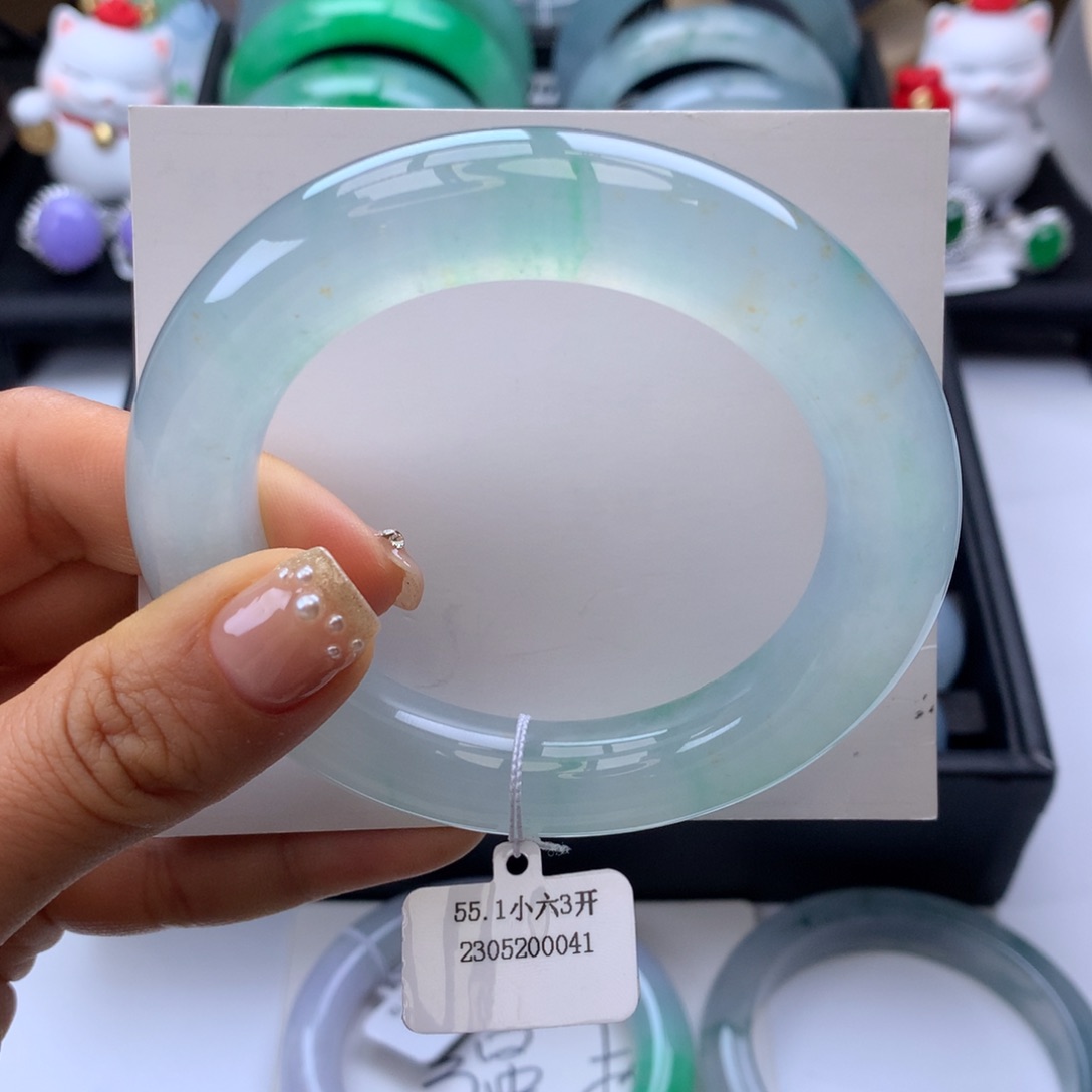 翡翠手镯未镶嵌55金丝绿圆条