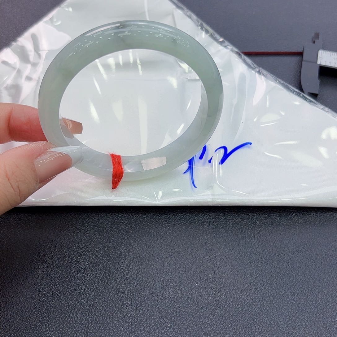 翡翠手镯未镶嵌手镯