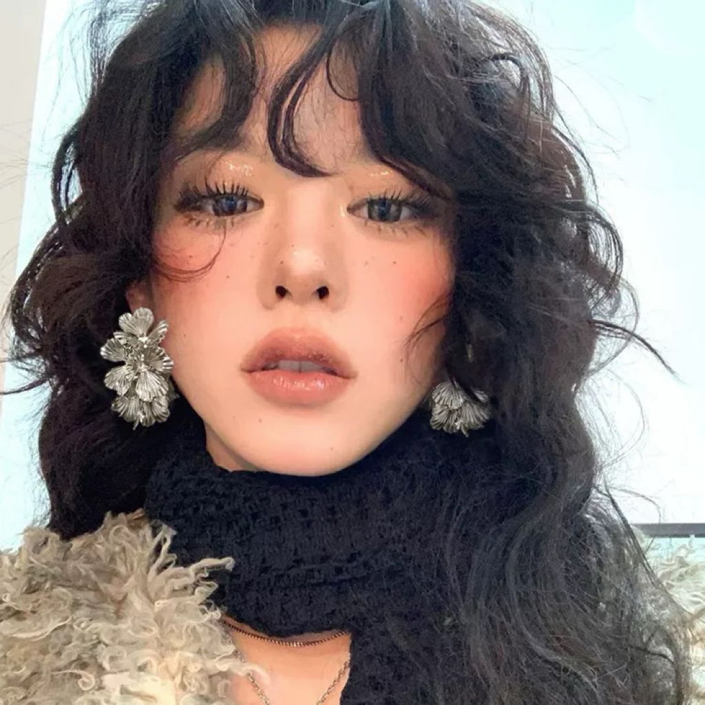 铜合金耳饰 欧美夸张银色花朵C形耳环女高级感个性独特气质耳饰