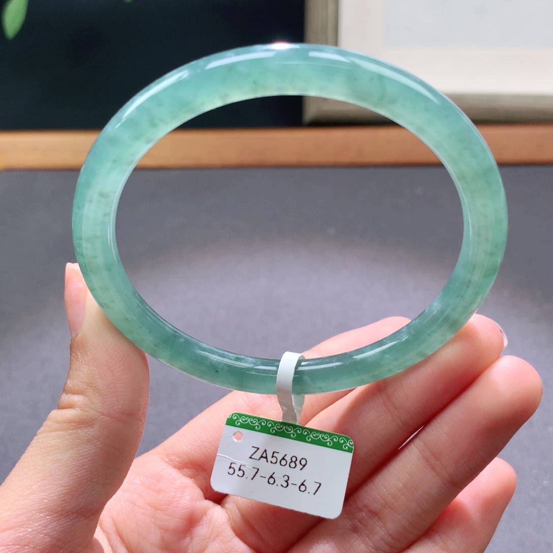 翡翠手镯未镶嵌天然翡翠手镯