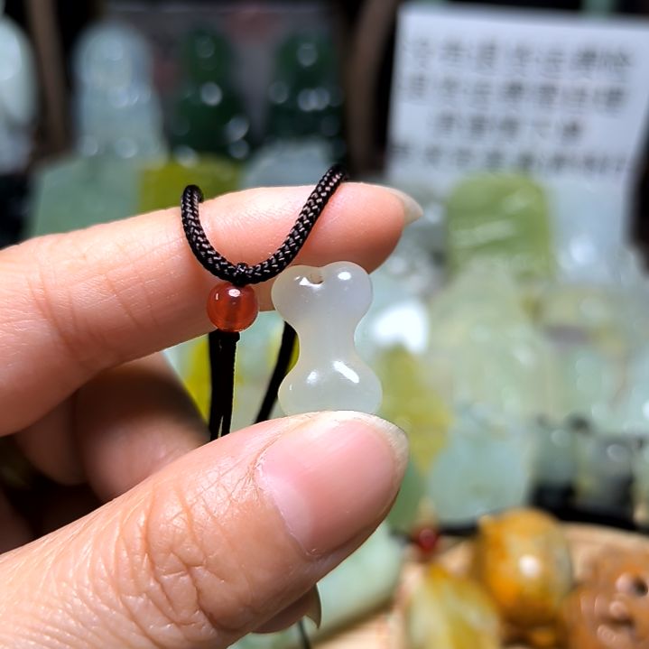 蛇纹石玉颈饰未镶嵌