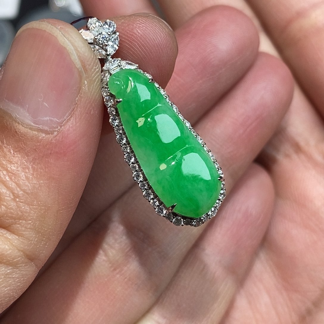 翡翠颈饰18K金镶嵌豆子