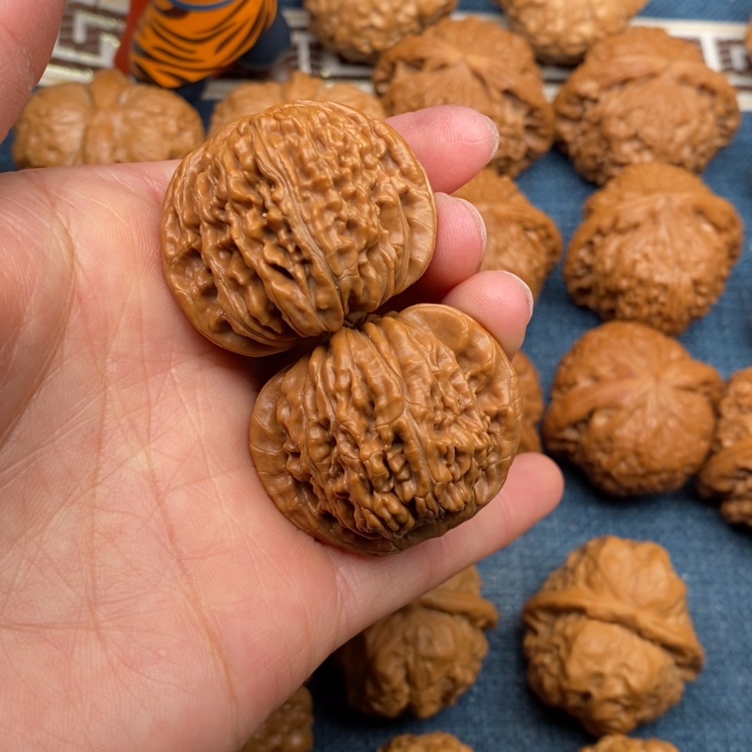 文玩核桃把件38精配汉高楼