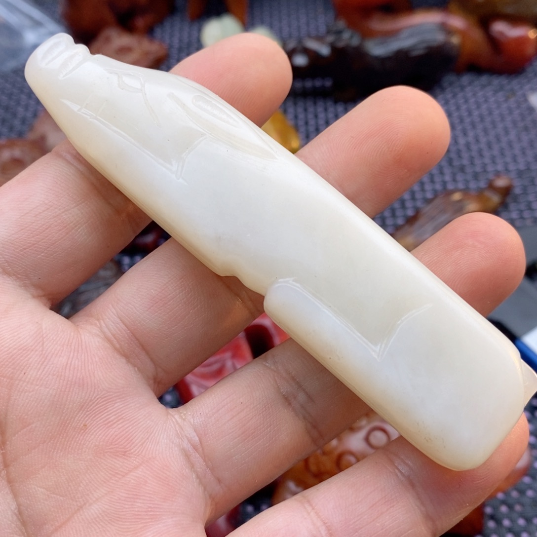 蛇纹石玉颈饰未镶嵌