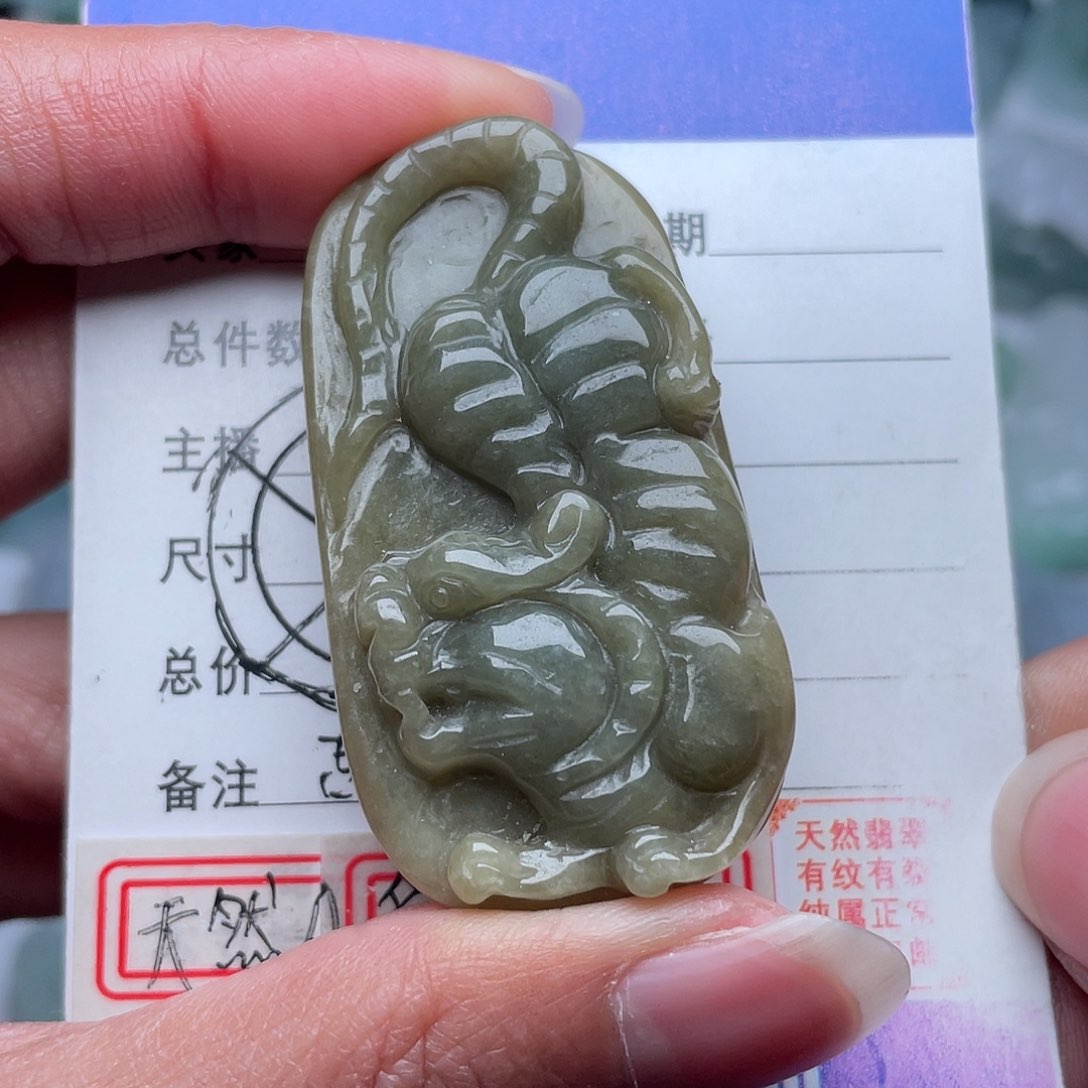 翡翠颈饰未镶嵌虎