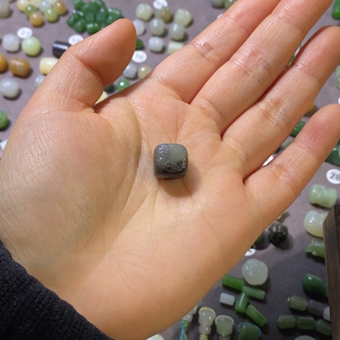 顺***顺和田玉未镶嵌车挂