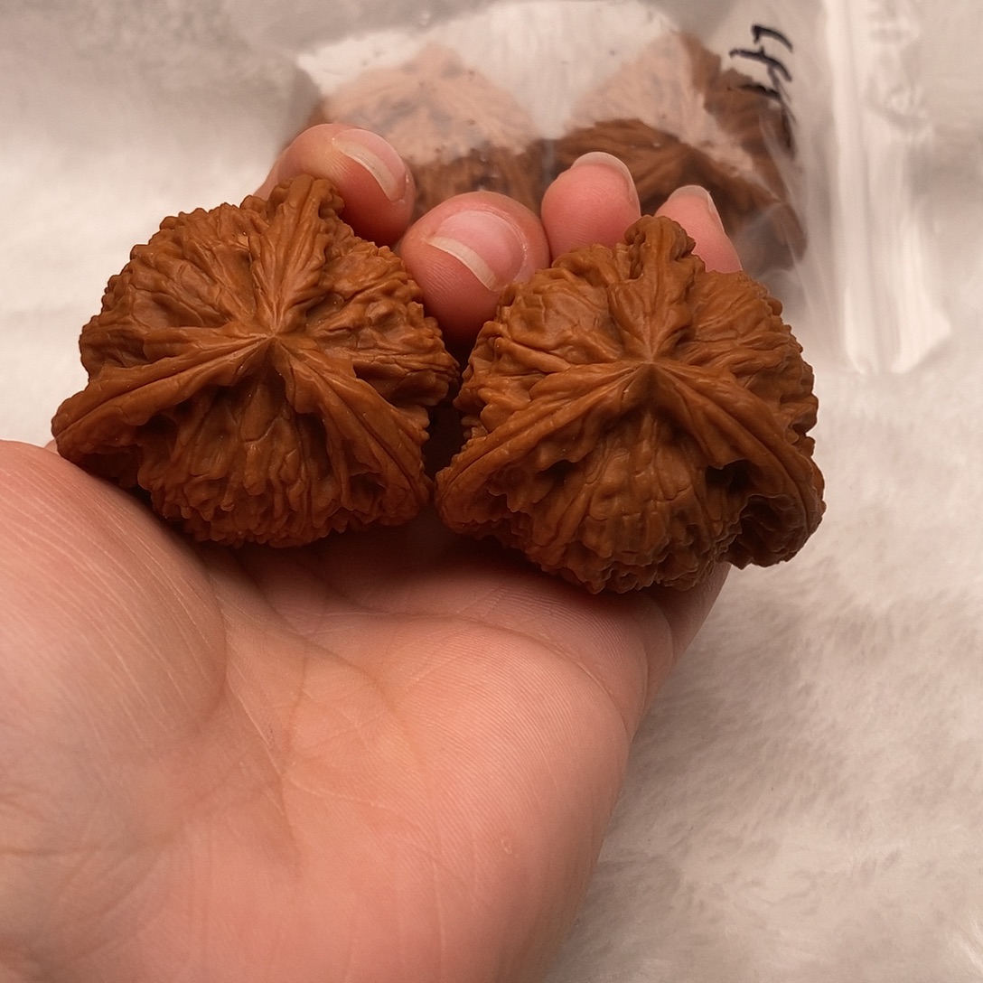 三***腻文玩核桃吊坠三棱