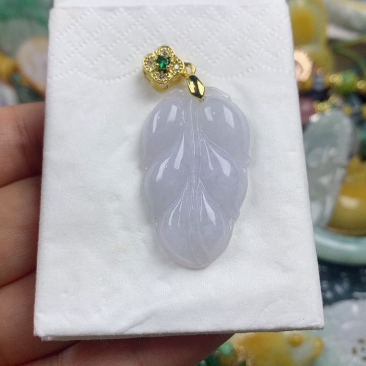 翡翠吊坠(赠链)未镶嵌