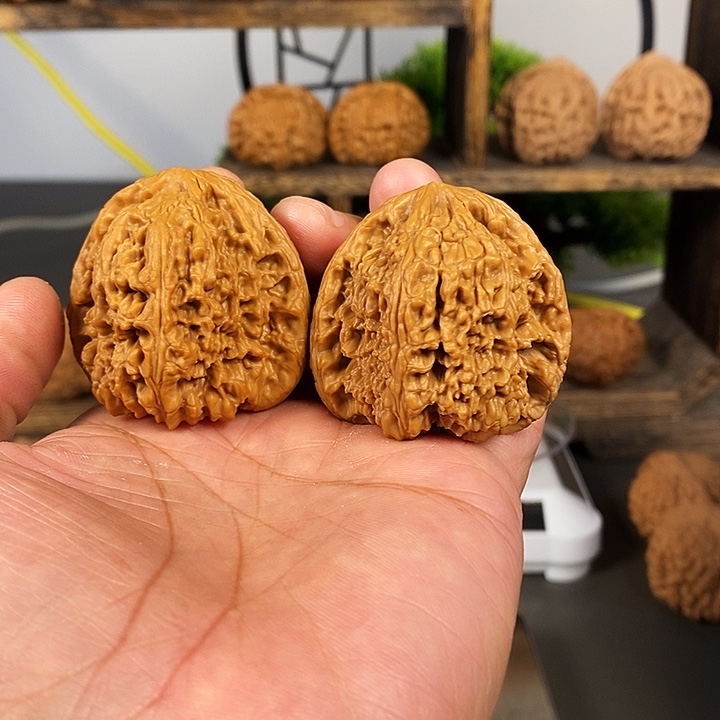 文玩核桃把件南疆石43尺红皮果骨质好