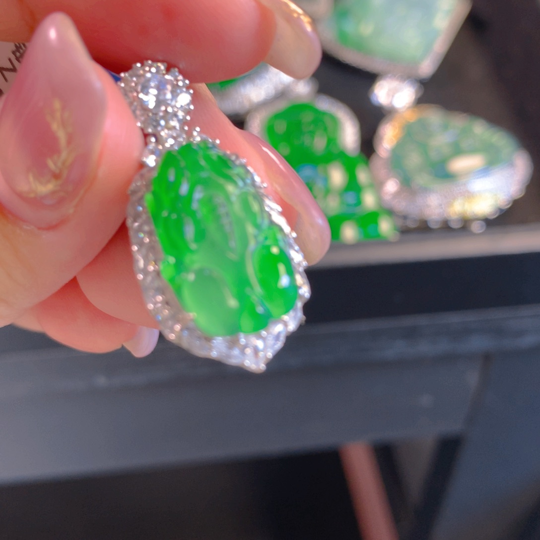 翡翠颈饰银S925镶嵌翡翠