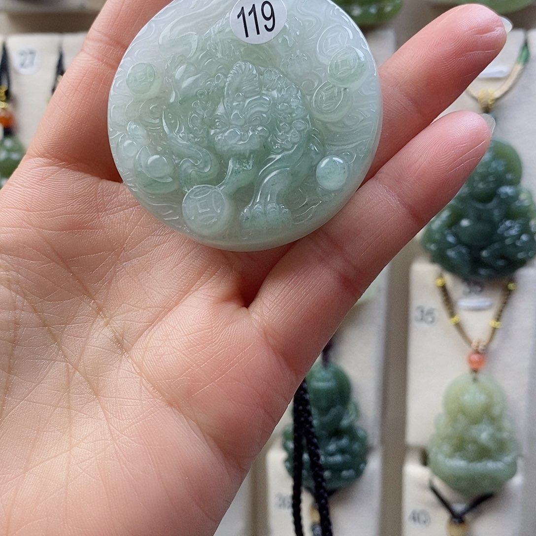 颈饰未镶嵌石英质玉（金丝玉）