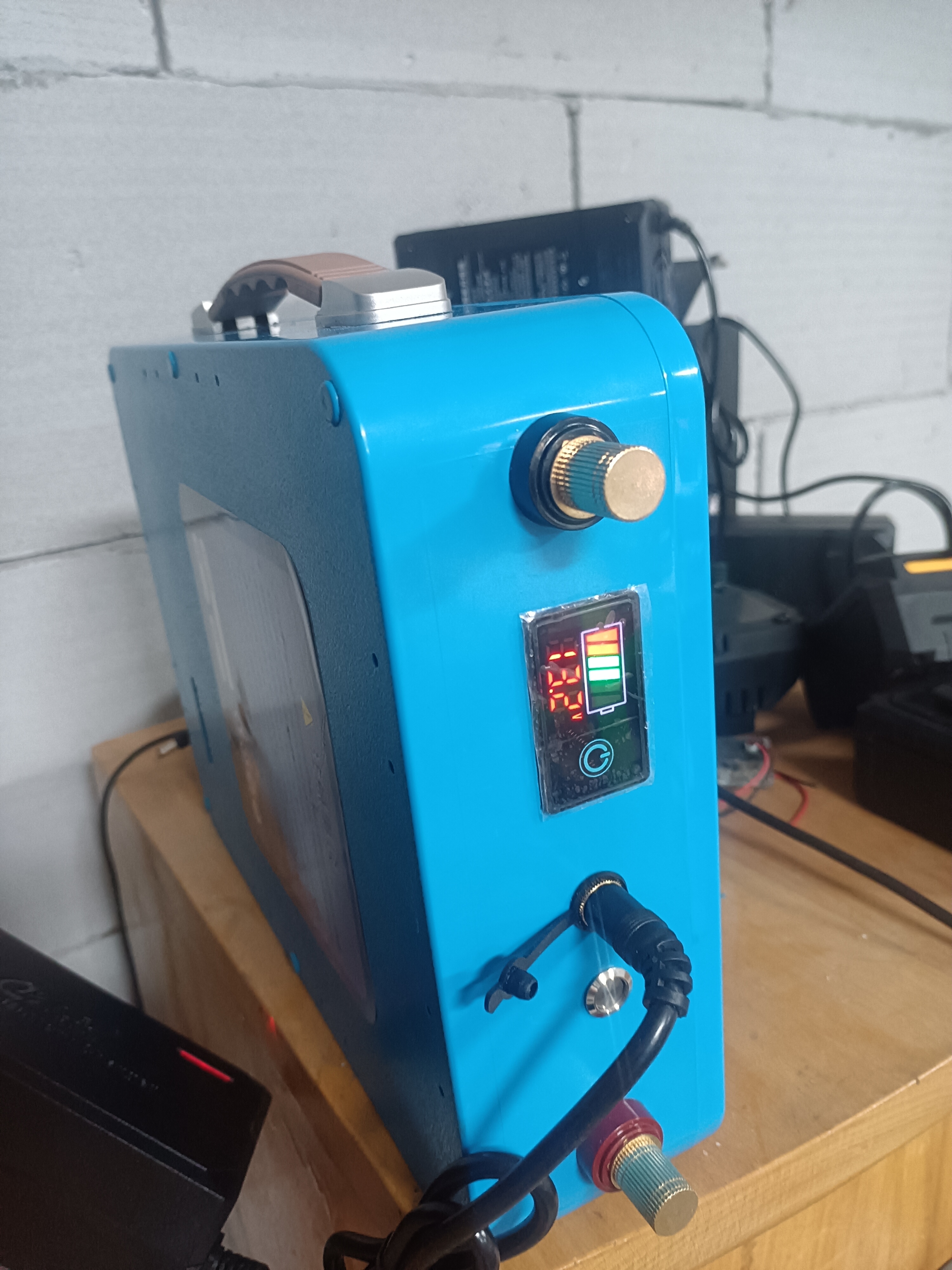 12V100AH户外铁锂锂电池带200A保护板宁德时代全新电芯