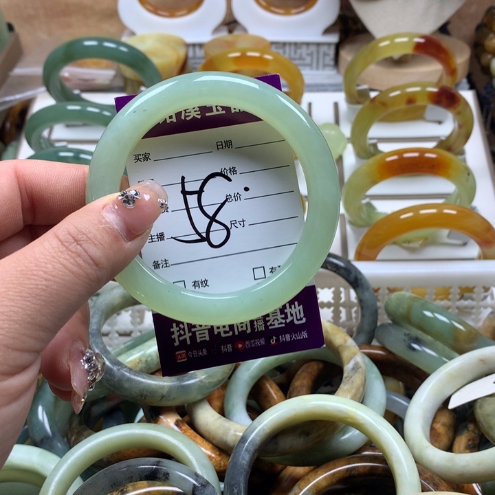 蛇纹石玉手镯（圆镯）未镶嵌