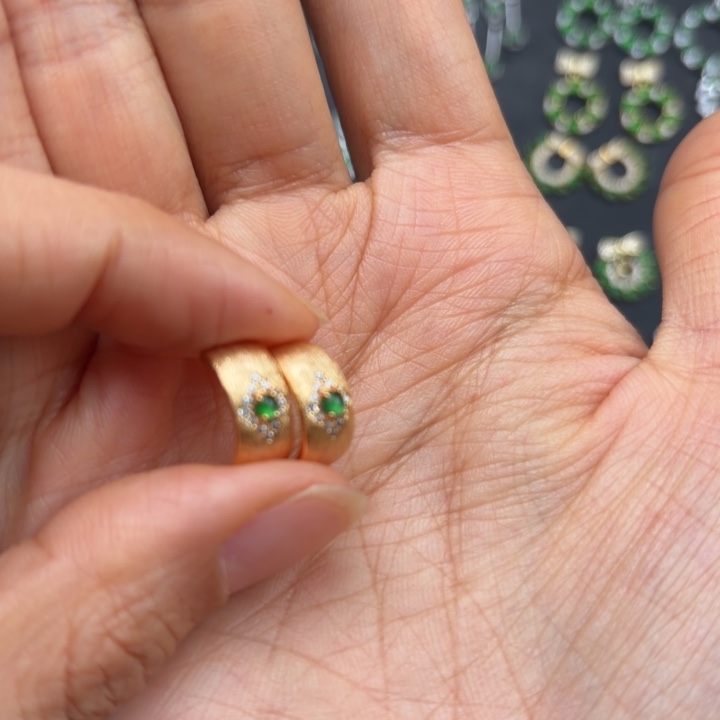 七***月翡翠银S925镶嵌耳饰