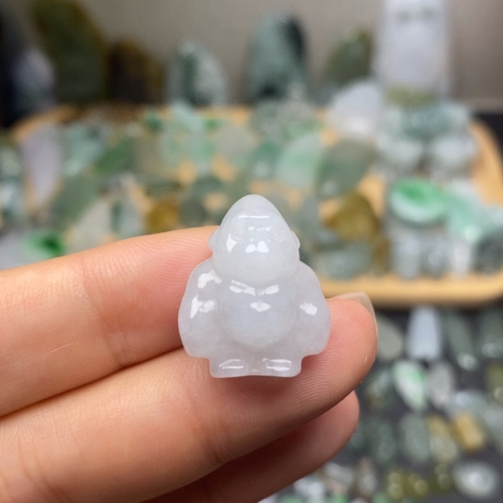 翡翠未镶嵌颈饰猩猩