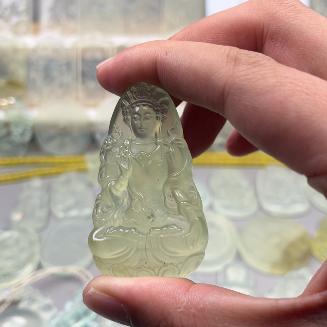 未镶嵌蛇纹石玉颈饰微瑕