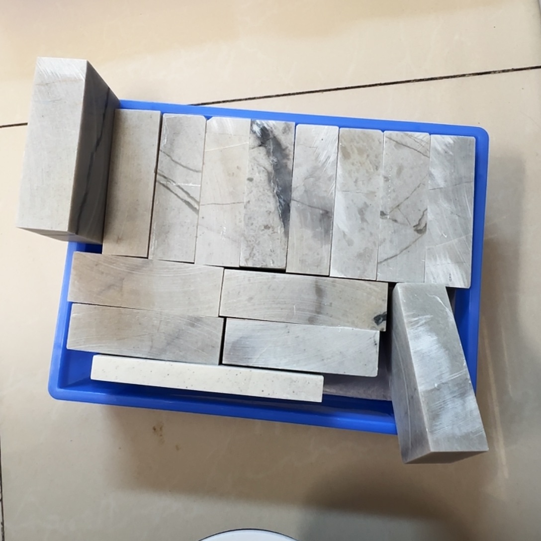 昌化石印石长白石边款片片，瑕疵有裂，不退换