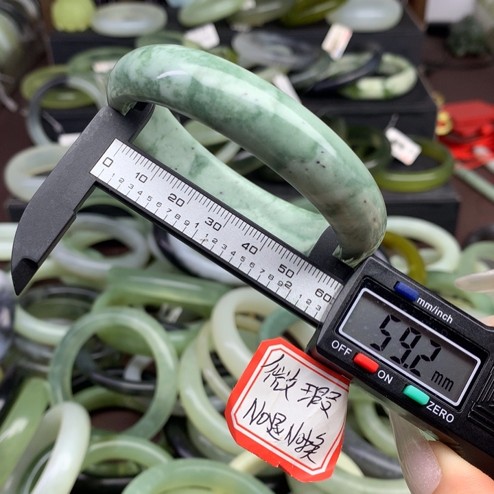 蛇纹石玉手镯未镶嵌974