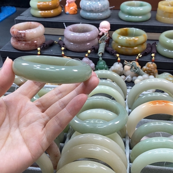 未镶嵌手镯石英岩玉任*静