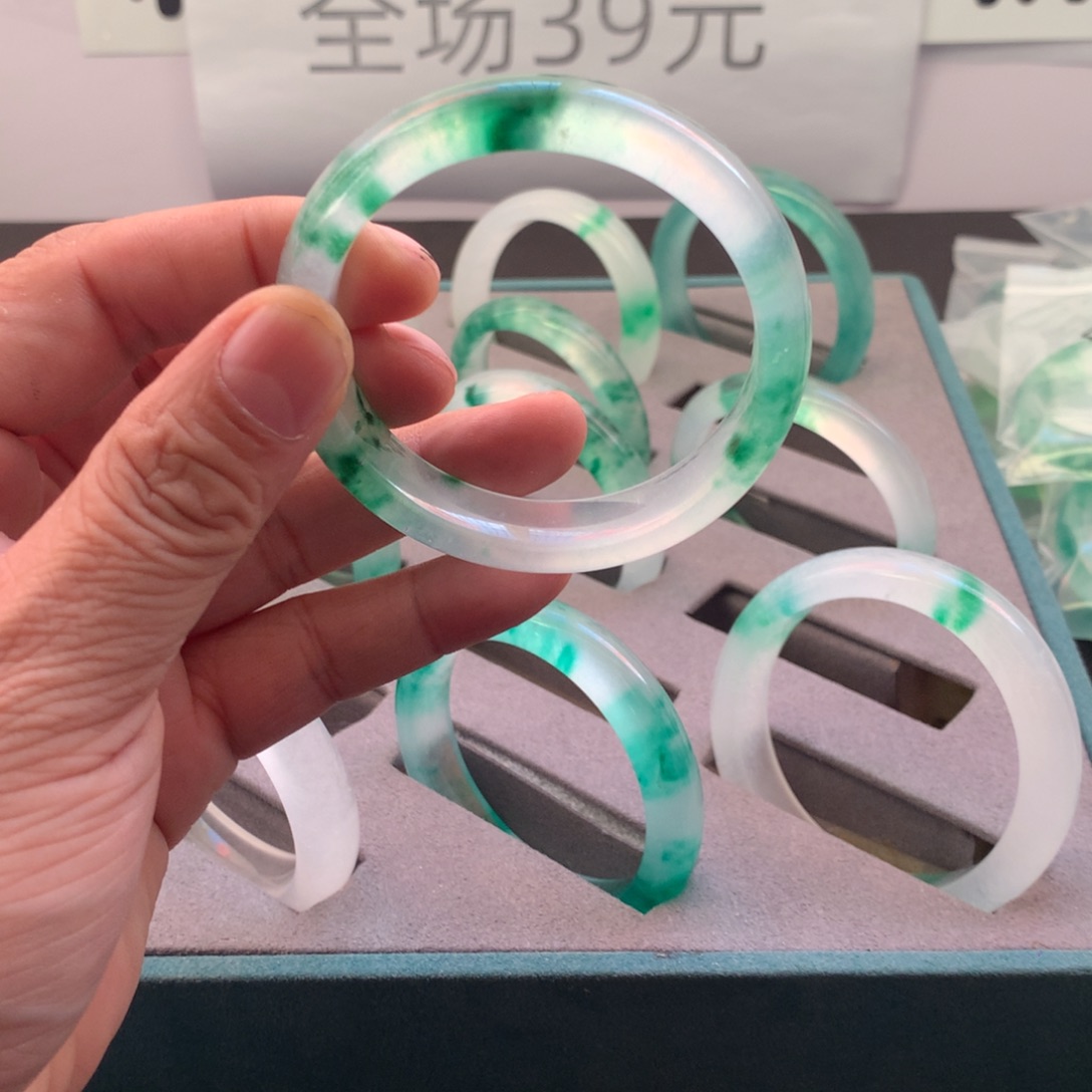 L***漪石英质玉未镶嵌手饰