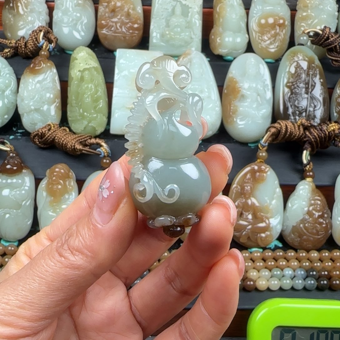 千***顶和田玉未镶嵌挂件