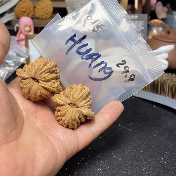 文玩核桃把件H****.四座楼