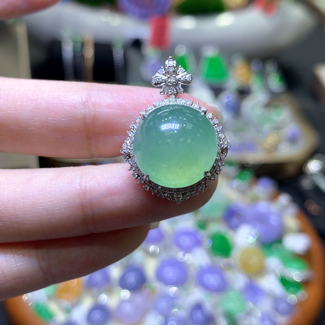 【闪购商品】翡翠颈饰18K金镶嵌翡翠吊坠项链