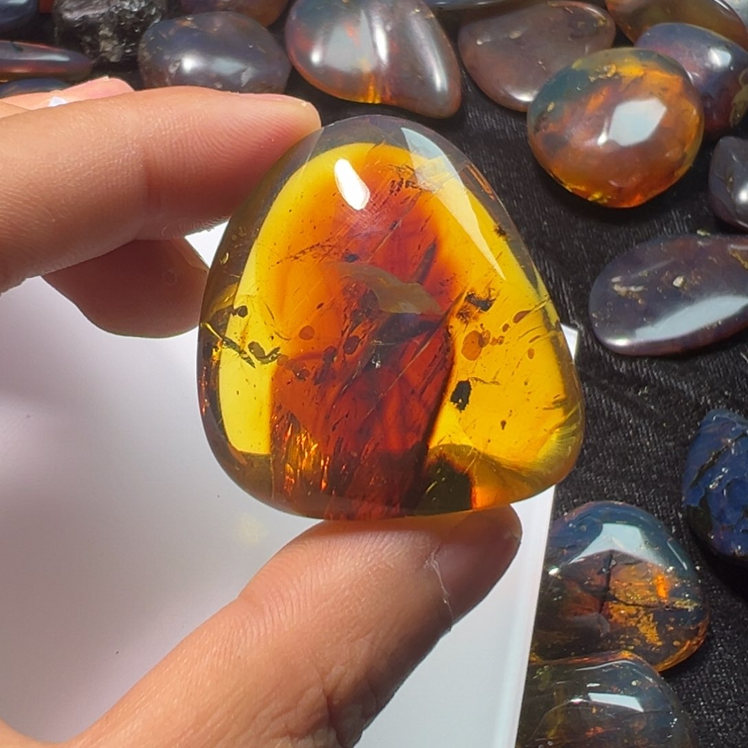 琥珀裸石未镶嵌吊坠