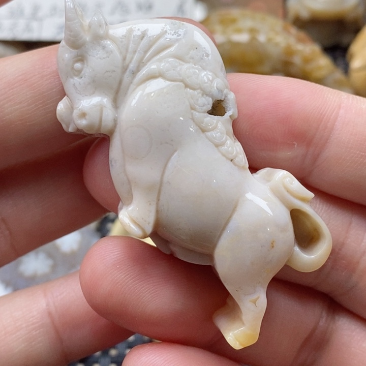 硅化珊瑚（珊瑚玉）颈饰未镶嵌