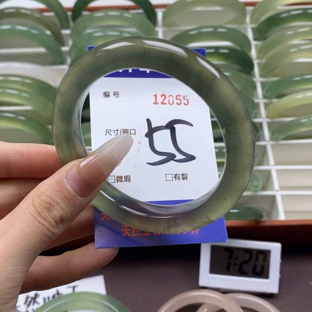 蛇纹石玉手镯未镶嵌