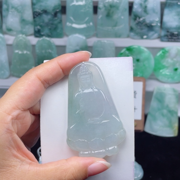 颈饰未镶嵌翡翠素衣观音