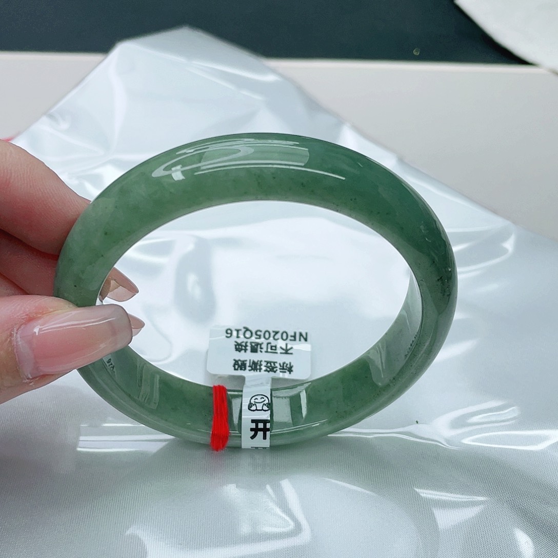 翡翠手镯未镶嵌正62