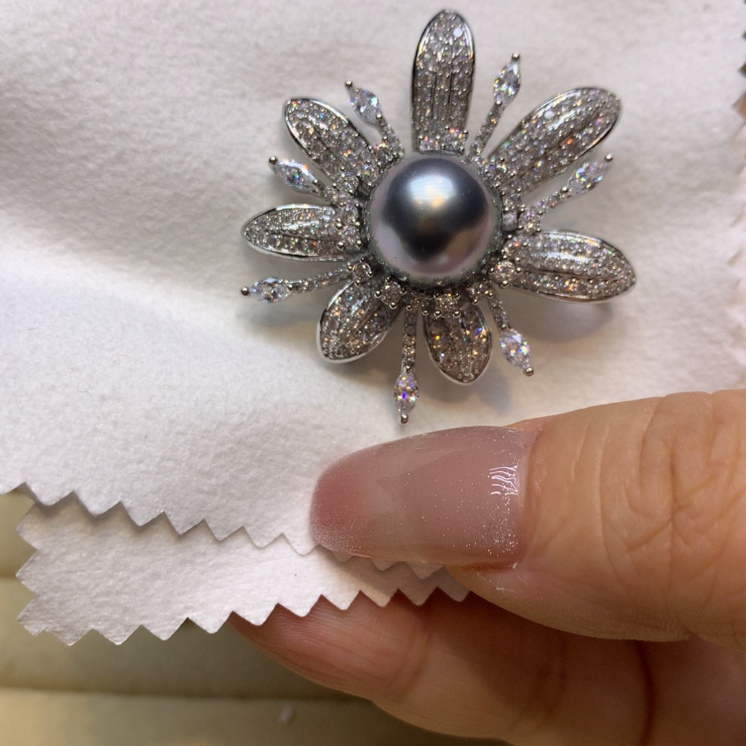 未镶嵌胸饰海水珍珠