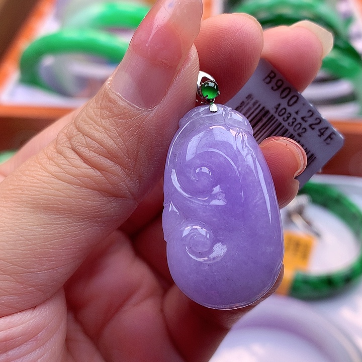 翡翠颈饰18K金镶嵌翡翠