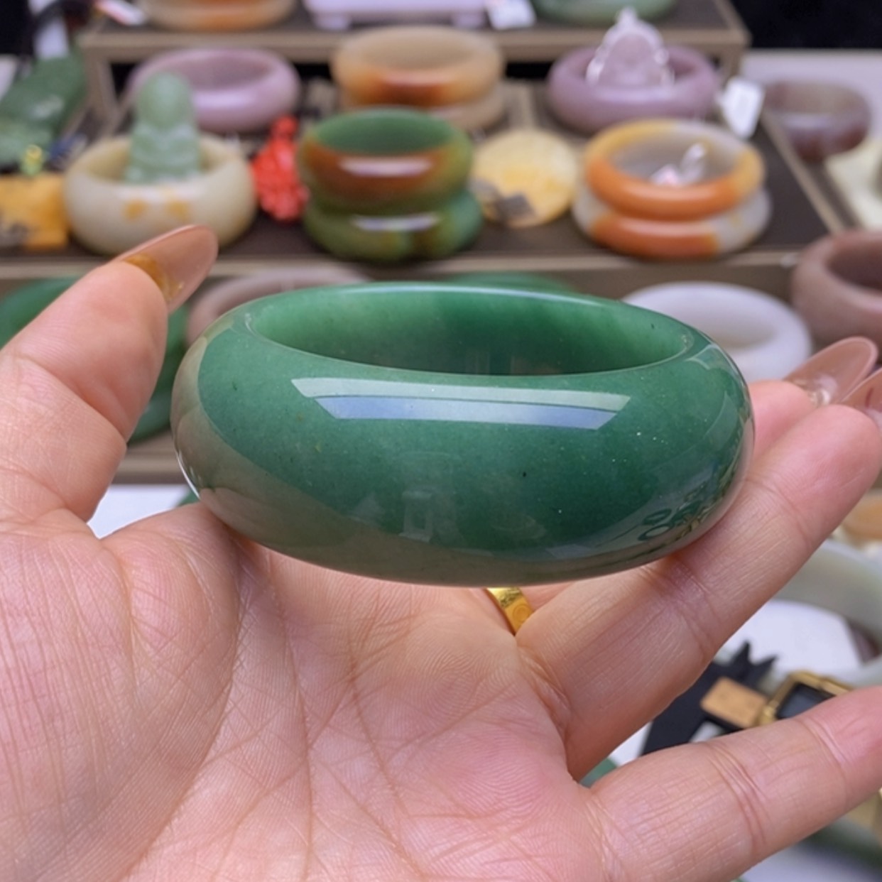 【闪购商品】石英质玉手镯未镶嵌红**情
