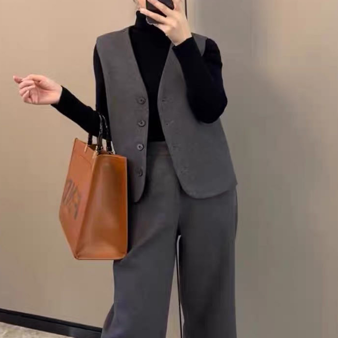 5222半高领长袖打底衫＋马甲＋阔腿裤三件套