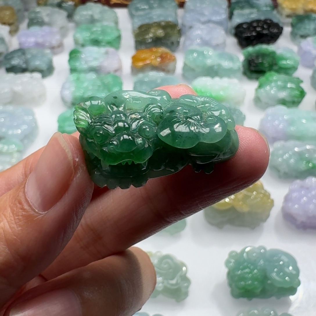 翡翠未镶嵌挂件貔貅