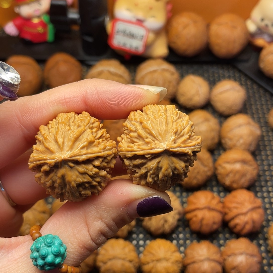 R***…吊坠文玩核桃30尺全品闷尖狮子头