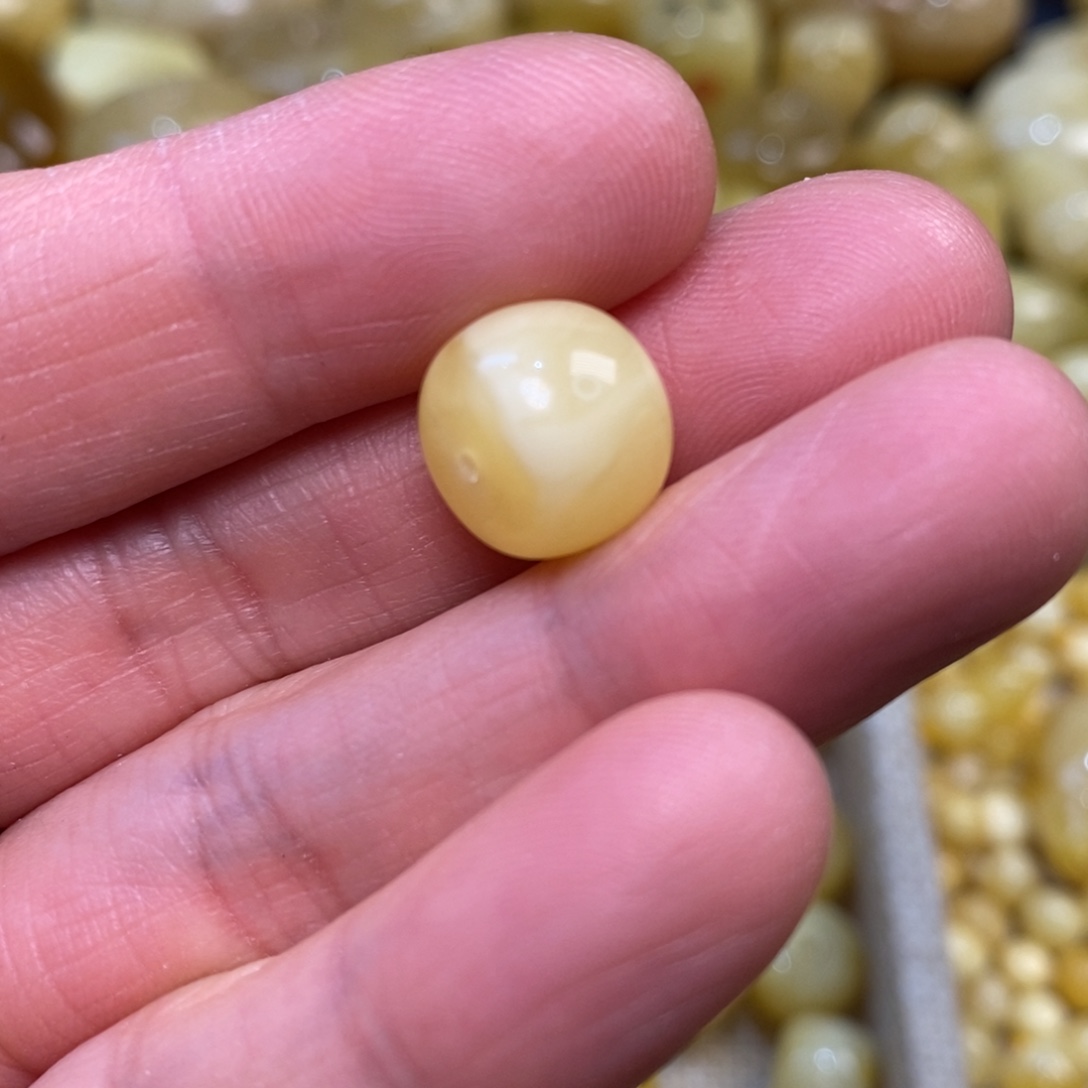 武***师琥珀未镶嵌裸石蜜蜡配珠