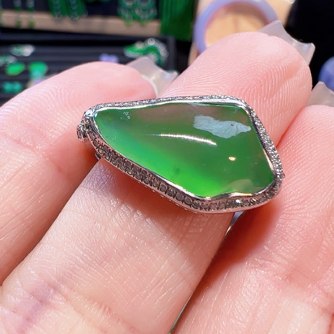 翡翠戒指18K金镶嵌签收后24小时鉴赏期