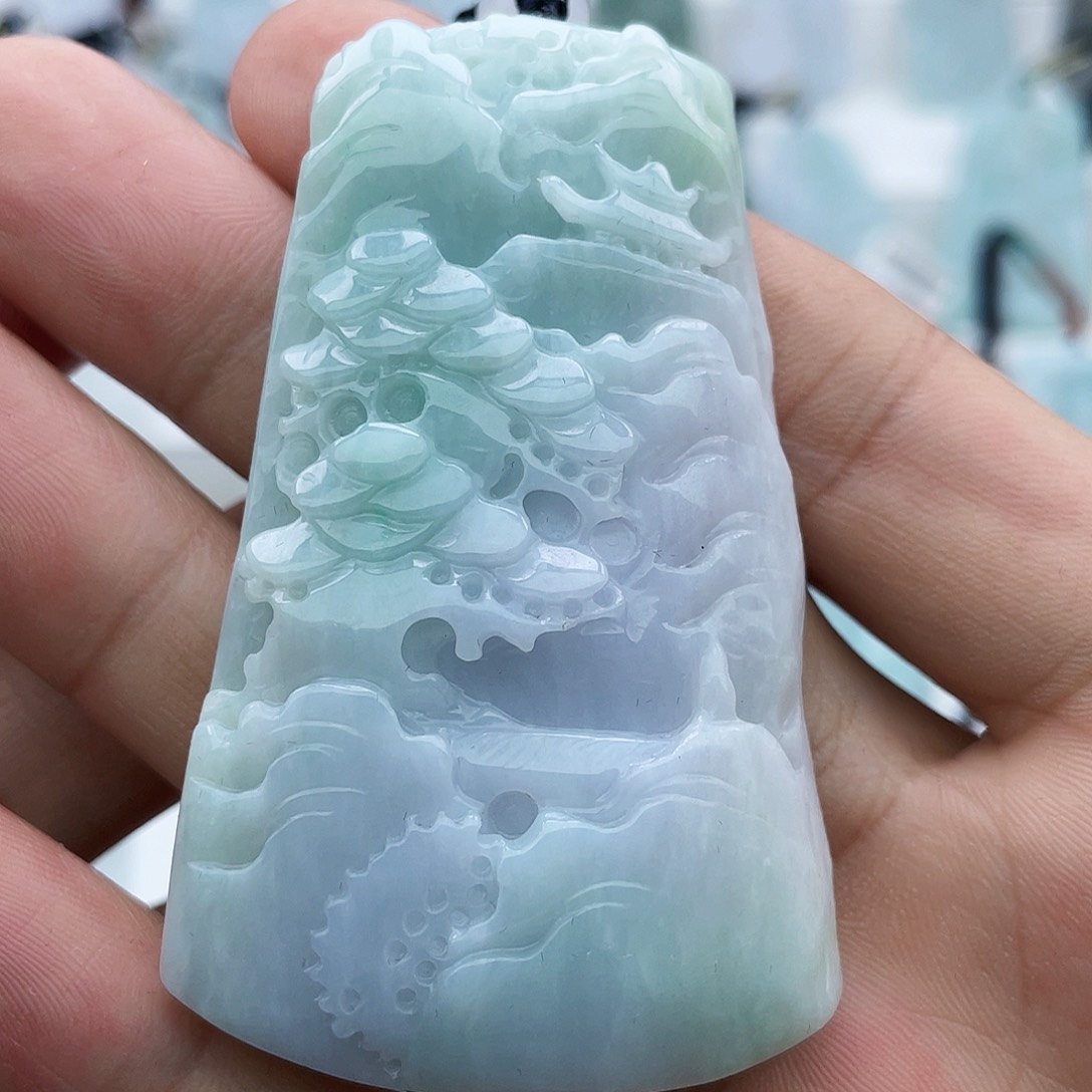 颈饰未镶嵌翡翠小**，翡翠